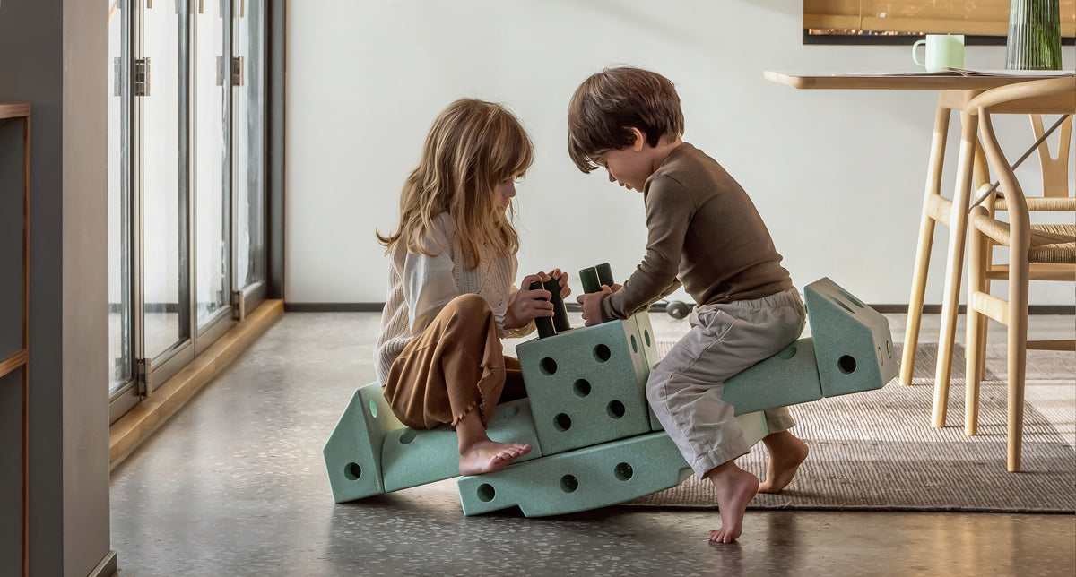 Samen spelen! MODU verbindt kinderen van alle leeftijden en nodigt ouders uit om mee te doen.