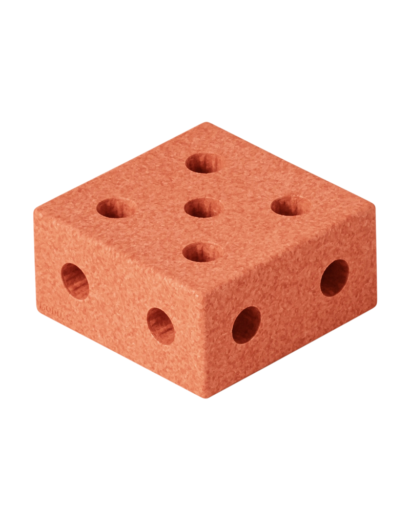 Bloc carré MODU couleur orange brûlé. Jeu de construction grandeur nature pour un jeu actif et libre.