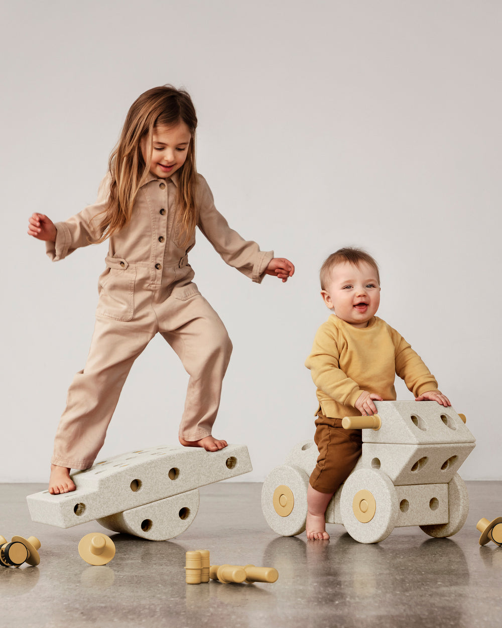 MODU Dreamer Set in Sand Grey Honey Yellow. Life-sized building toy for active play.
